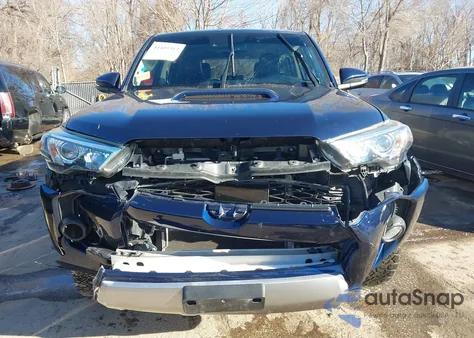 2020 Toyota 4Runner Trd Off Road Premium z USA, uszkodzony, nr VIN JTEBU5JR0L5746037